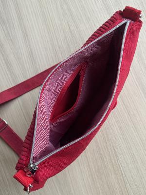 "Flickenwerk IV mit Tasche" - ROT